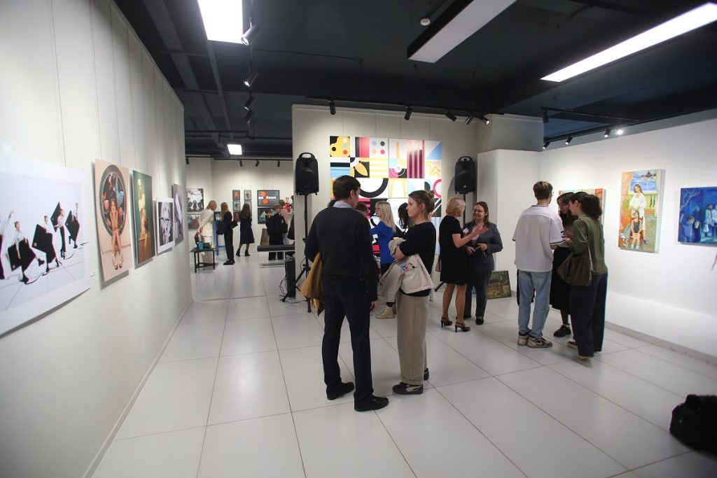    В Оренбургской художественной галерее открылась выставка «Арт-подготовка» Мария Чалкина