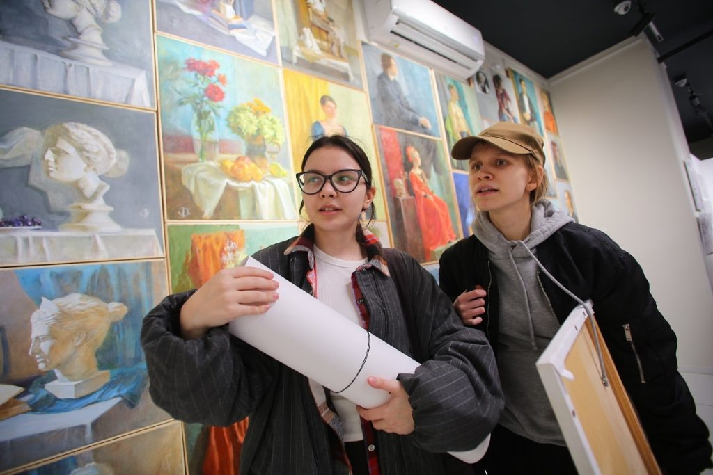    В Оренбургской художественной галерее открылась выставка «Арт-подготовка» Мария Чалкина