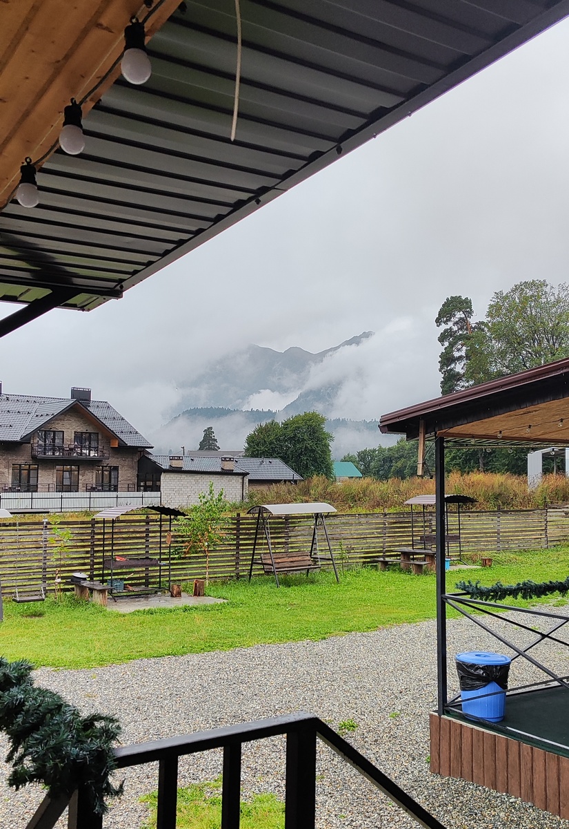 Архыз: облака, словно туман, затягивают горы