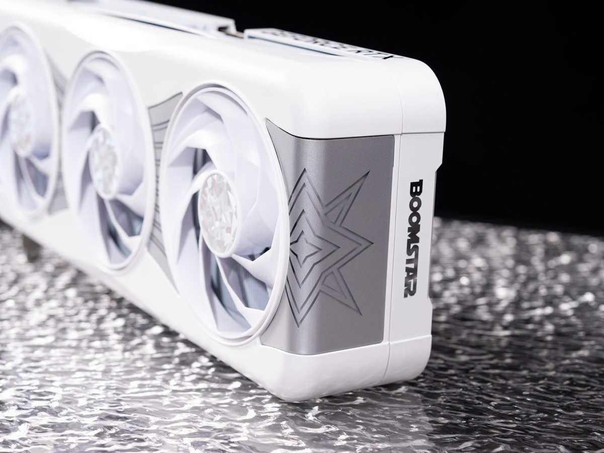    Galax выпустила GeForce RTX 5090D Boomstar со съёмным кулером на магнитах