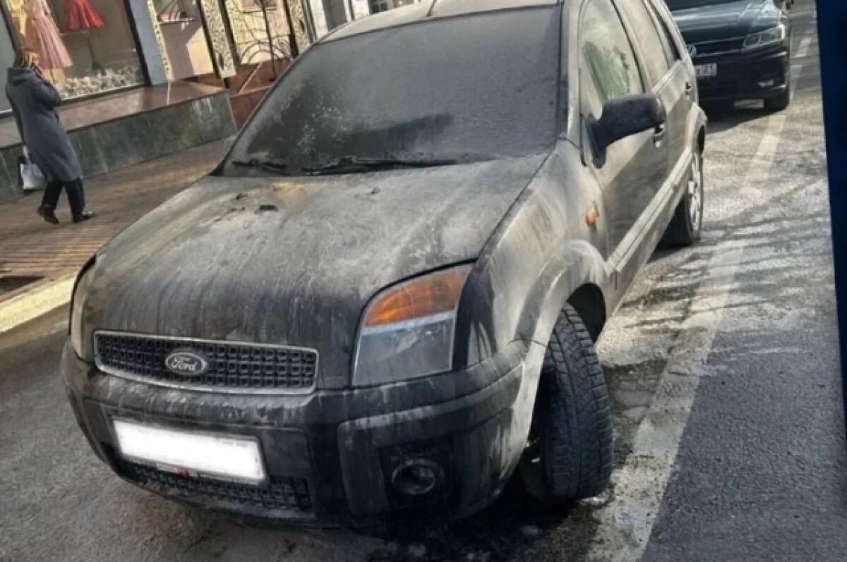    На улице Гончарова в Ульяновске загорелся «Форд»