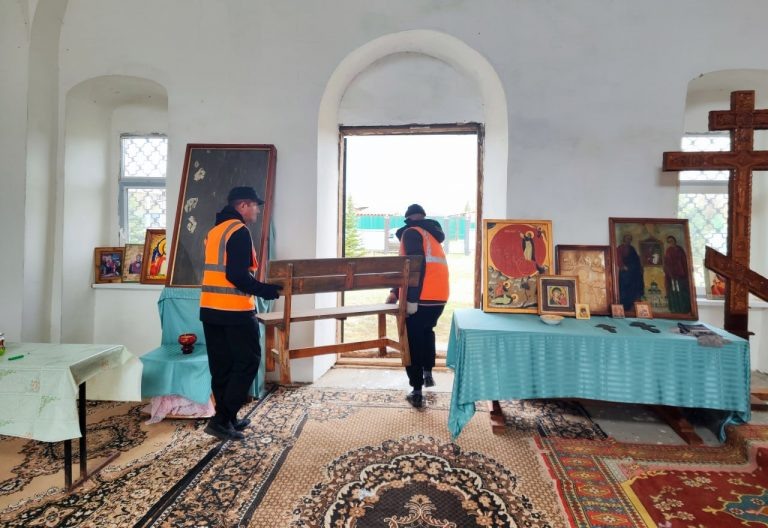    Осуждённые благоустроили территорию храма в Кувандыкском округе Антон Пичурин