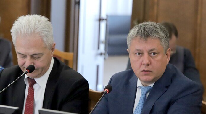    Руководитель департамента имущества и земельных отношений Новосибирской области Роман Шилохвостов сообщил, что по итогам первого квартала в очереди за участками сохранилась «приростная» динамика