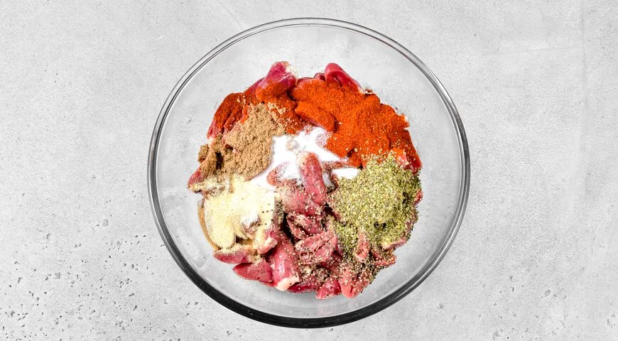   Куриные сердечки, тушенные в сливках, с морковью и луком (gastronom.ru)