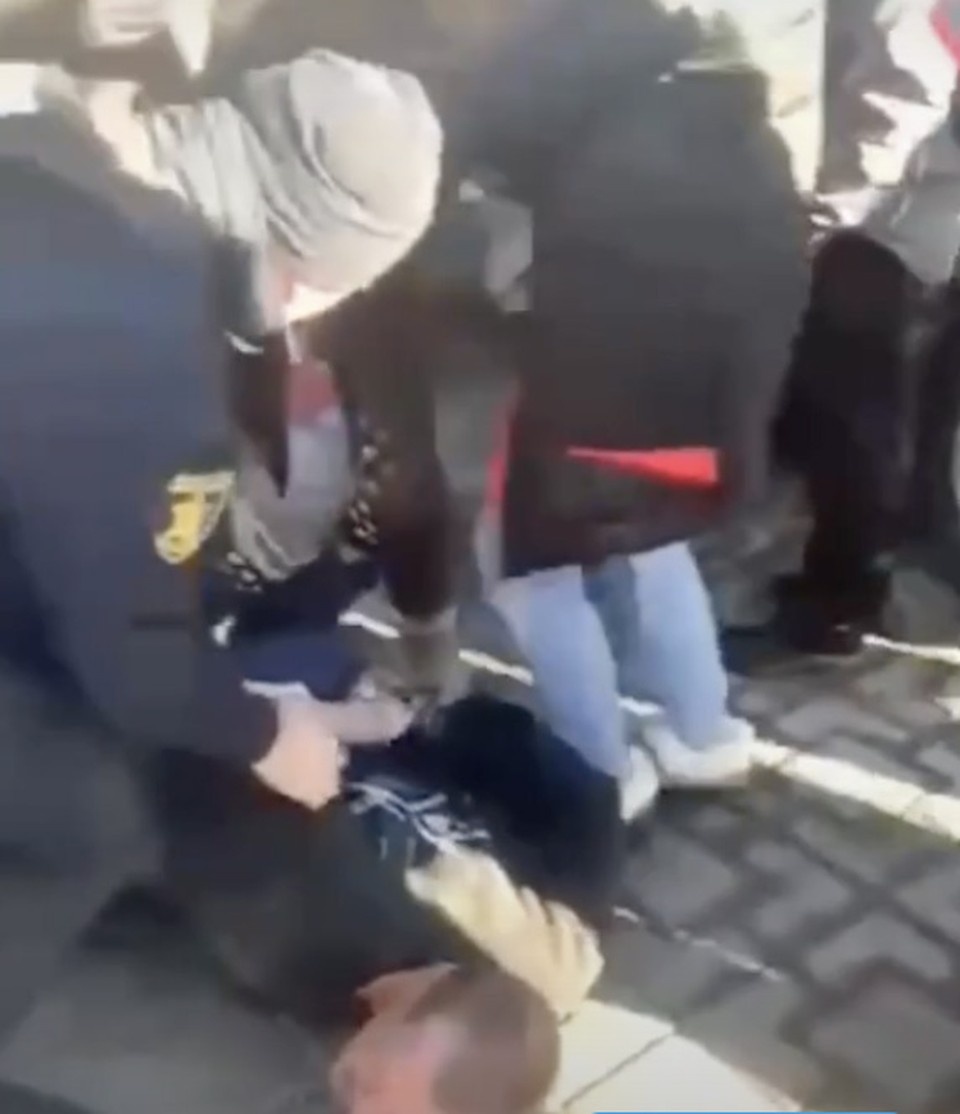    Украинский народ превратили в загнанных зверей. От беспредела не застрахован никто - все из-за массовой отмены бронирования. СОЦСЕТИ
