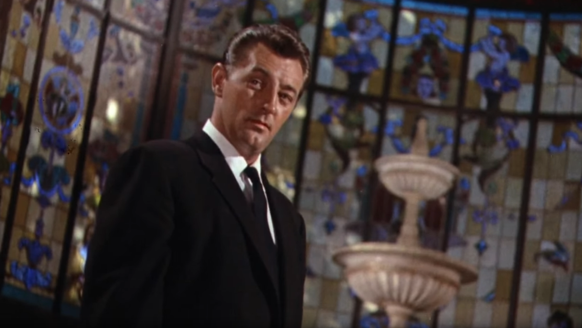 Кадр из старенького фильма "Иностранная интрига" с Робертом Митчумом в образе Дэйва Бишопа - наглядное свитедельство того, что можно снимать красивое кино без помощи компьютерной графики