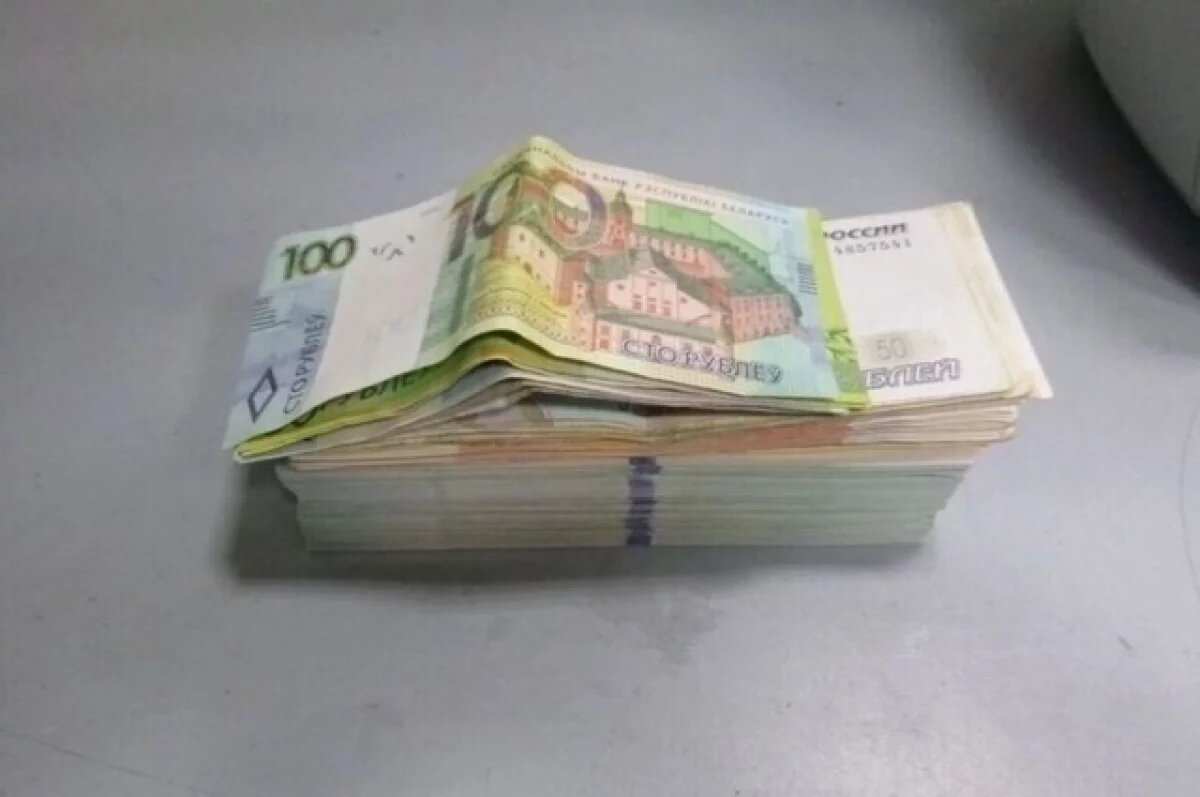    В аэропорту Иркутска задержали иностранца, который ввез 26 тысяч долларов