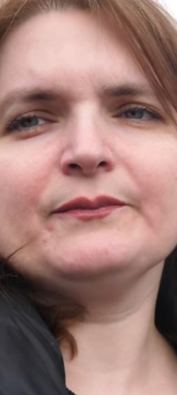 Ленка кто так красит губы.