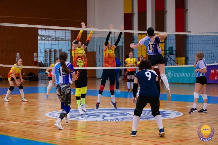    игра усть-лабинской женской сборной по волейболу с соперниками, апрель 2025 года