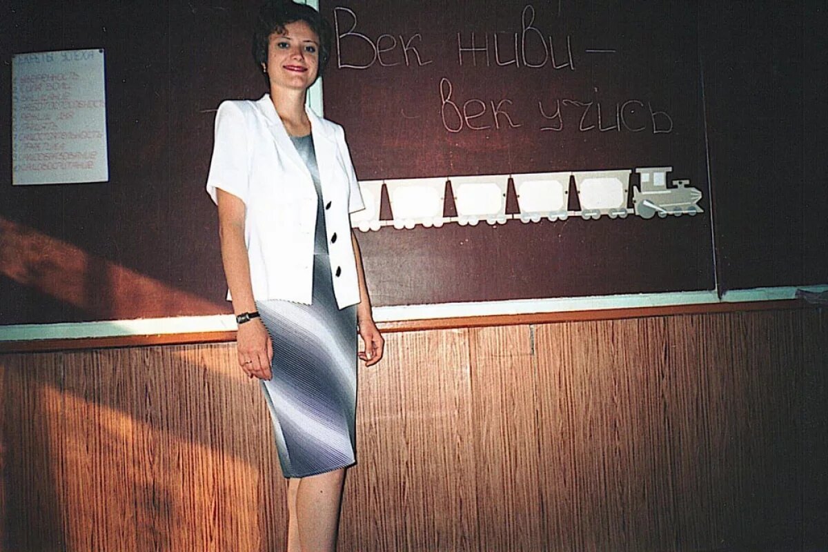    Ирина Вялкова в первый рабочий день учителем русского языка и литературы в школе.