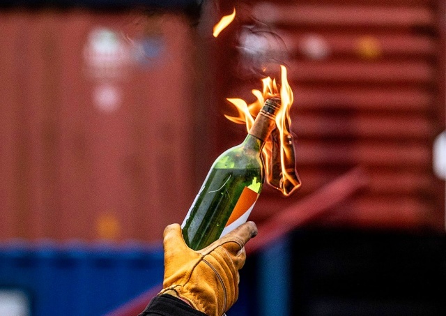    В Чехии украинец пытался «коктейлем Молотова» сжечь дом с двухлетним ребёнком