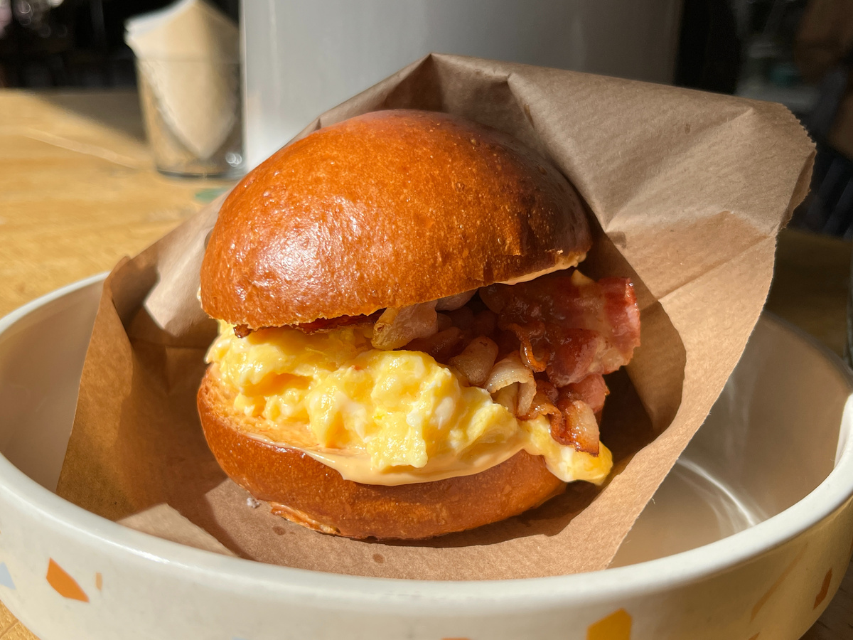 Утренний бургер. Щебетун на ул. Фокина. Брянск