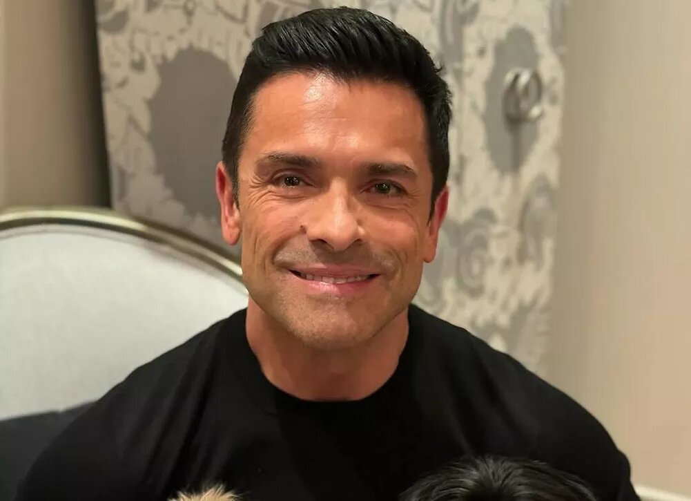    Звезда “Ривердэйла” Марк Консуэлос снялся в горячей фотосессии