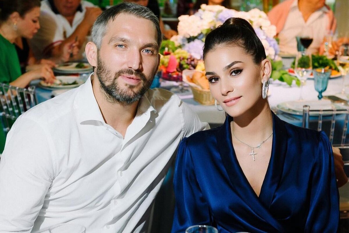    Александр Овечкин с женой Анастасией Социальные сети