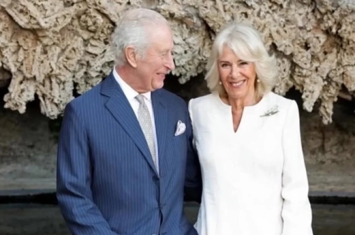    Жена Карла III надела брошь-ландыш, подаренную Никитой Хрущевым