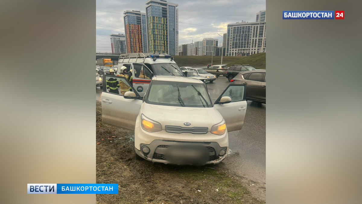    В Уфе на улице Сипайловской водитель иномарки потерял сознание и съехал в кювет