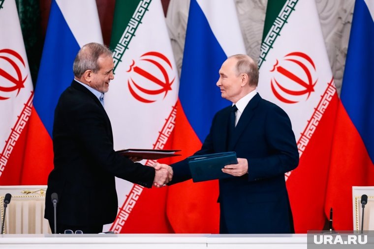 Путин и Пезешкиан подписали договор в Москве 17 января 2025 года. Фото: Роман Наумов © URA.RU