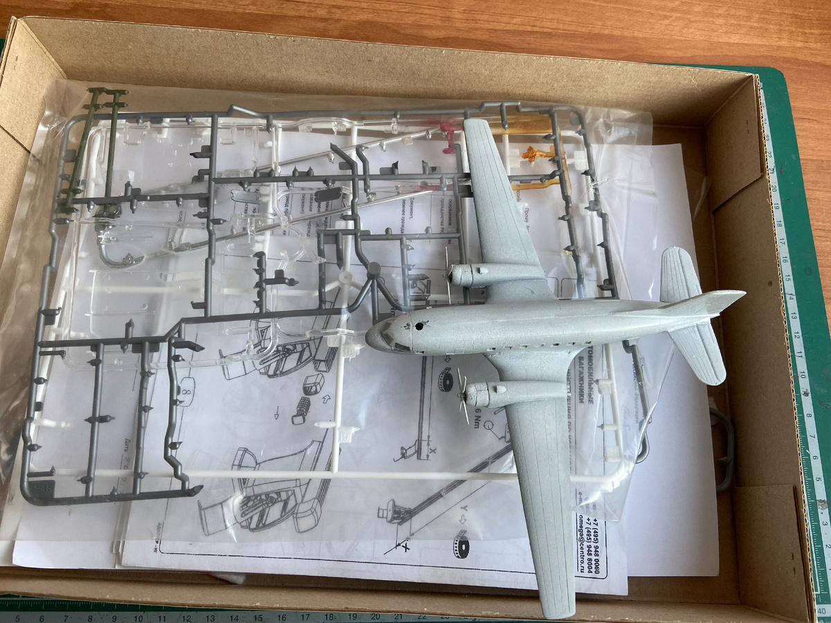 Сборная модель советского ближнемагистрального самолёта ИЛ-14 с поршневыми двигателями. Масштаб 1/144. Производитель "Восточный экспресс". 