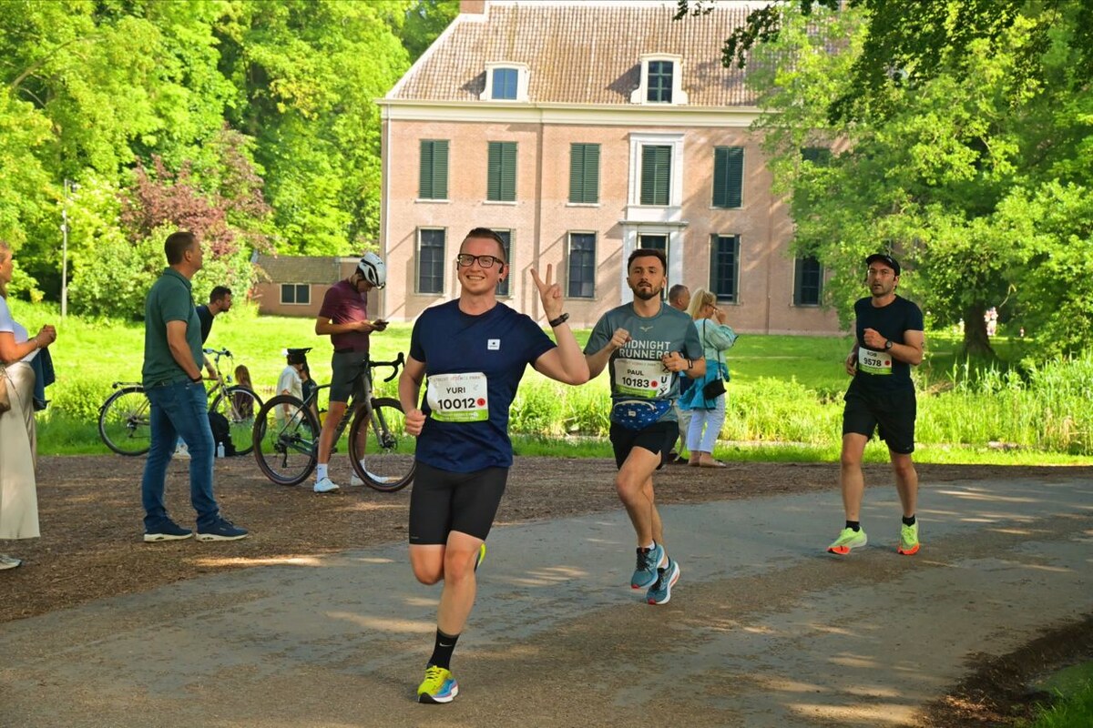 До финиша ещё далеко.