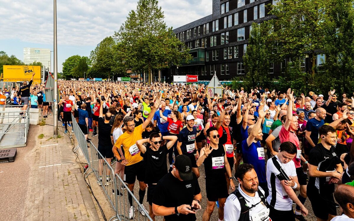 Участники марафона в Амстердаме.