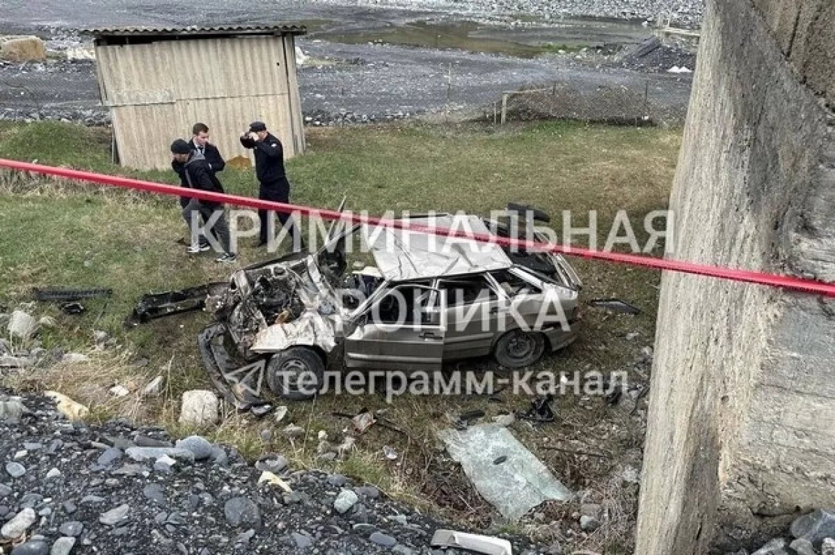    Машина сорвался с трёх метров.