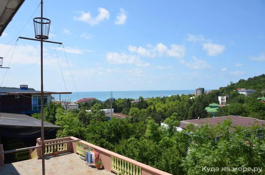 фотка с сайта куда на море. вид с веранды гостиницы.