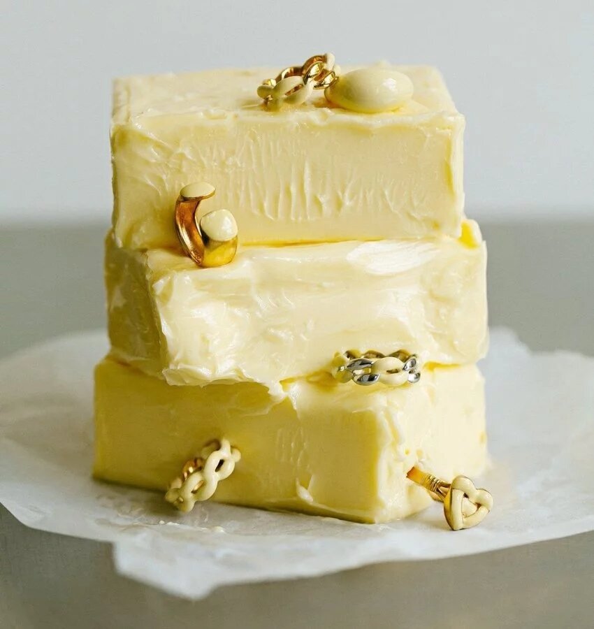 Оттенок "сливочное масло" - тренд весны 2025