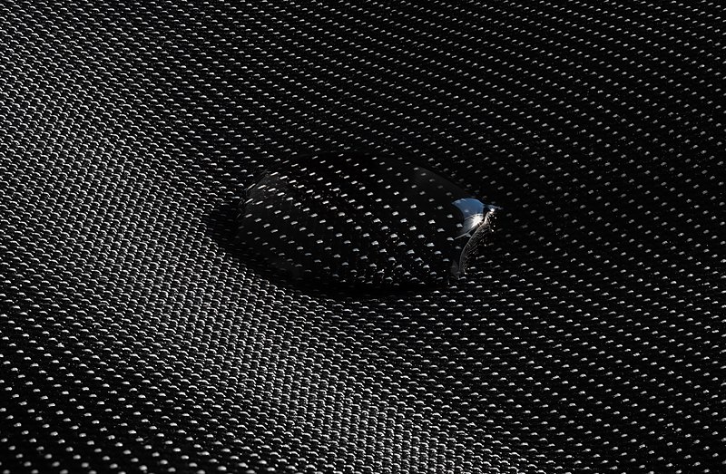 Капля воды на 100% полиэстре                                        Источник https://translated.turbopages.org/