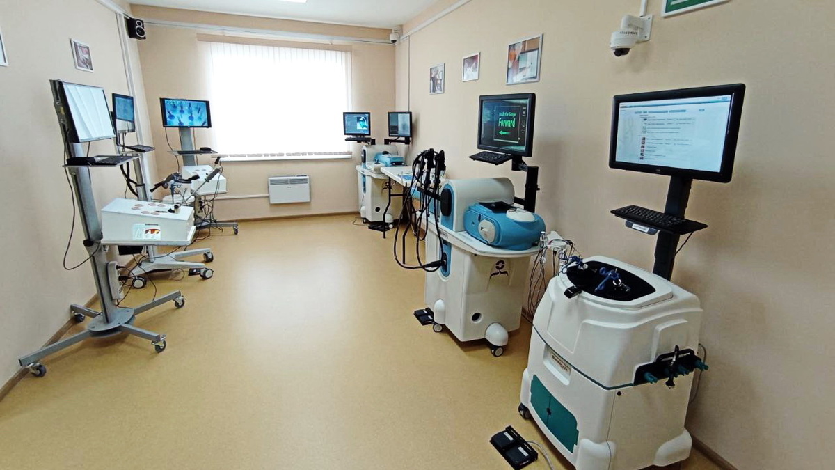    Нефтяники помогли медакадемии Ханты-Мансийска обновить оборудование