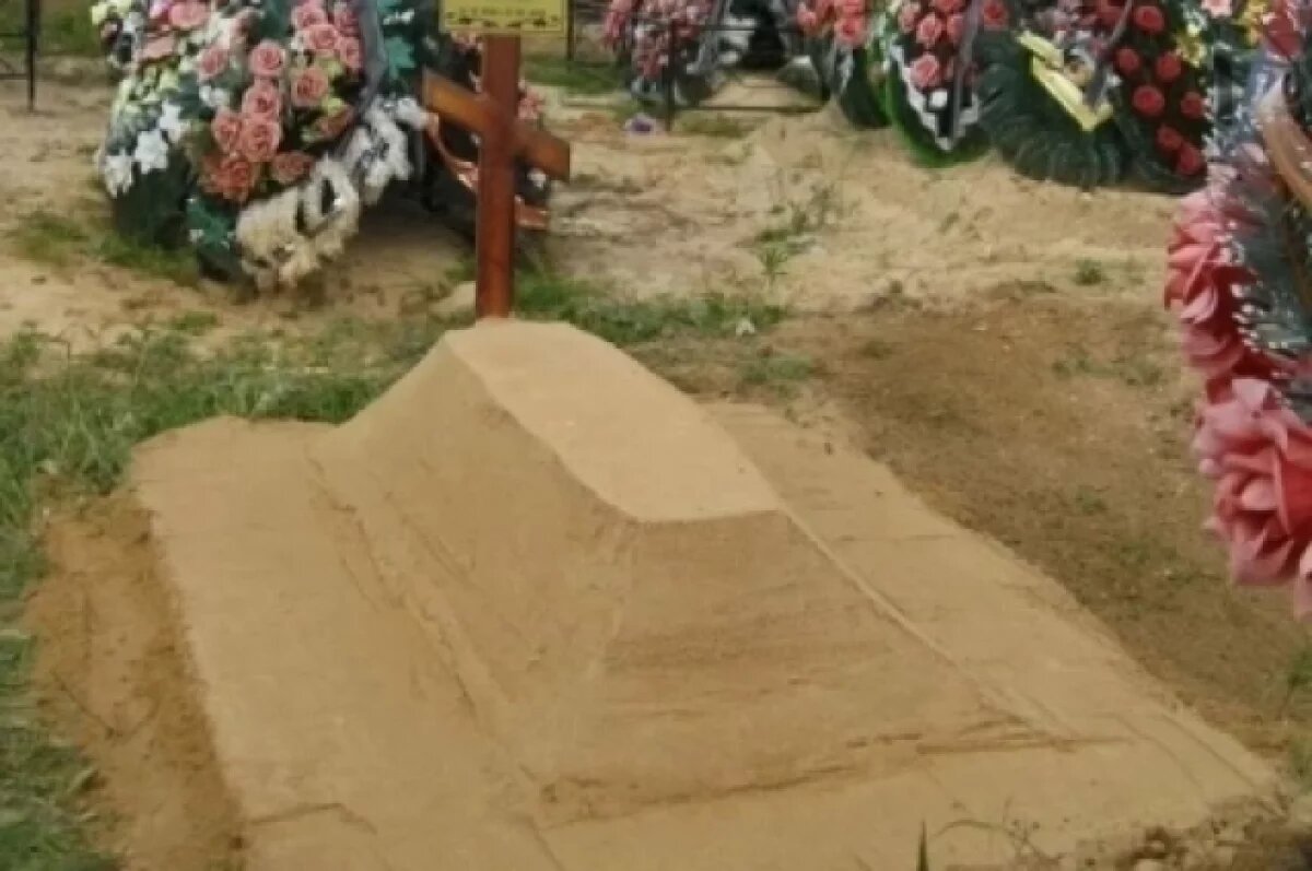    Скандал на кладбище: под Волгоградом жители ссорятся из-за песка на могилах