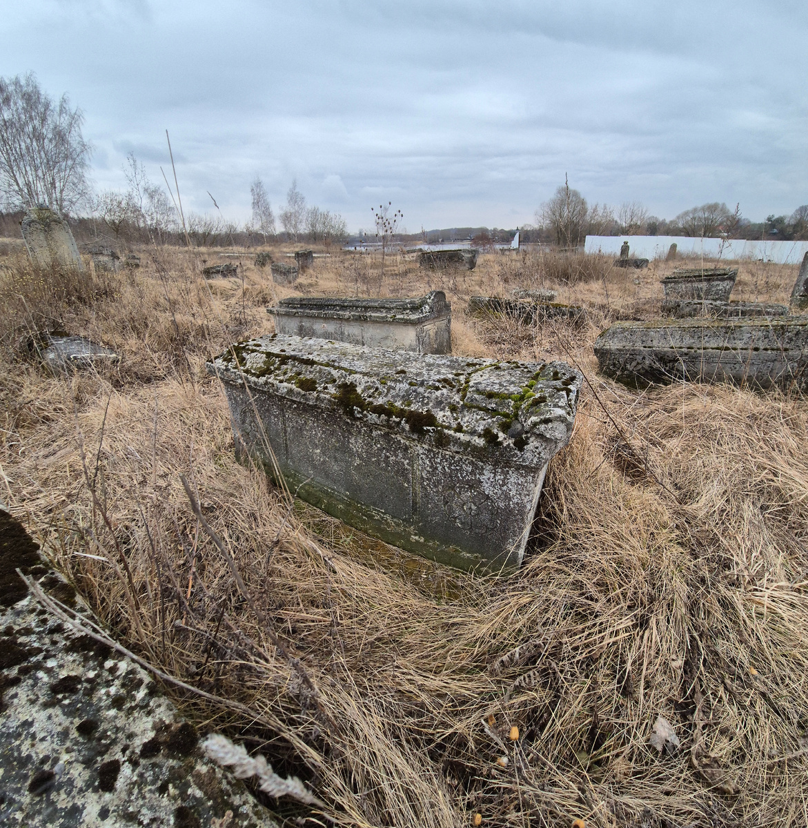 Старинные надгробия