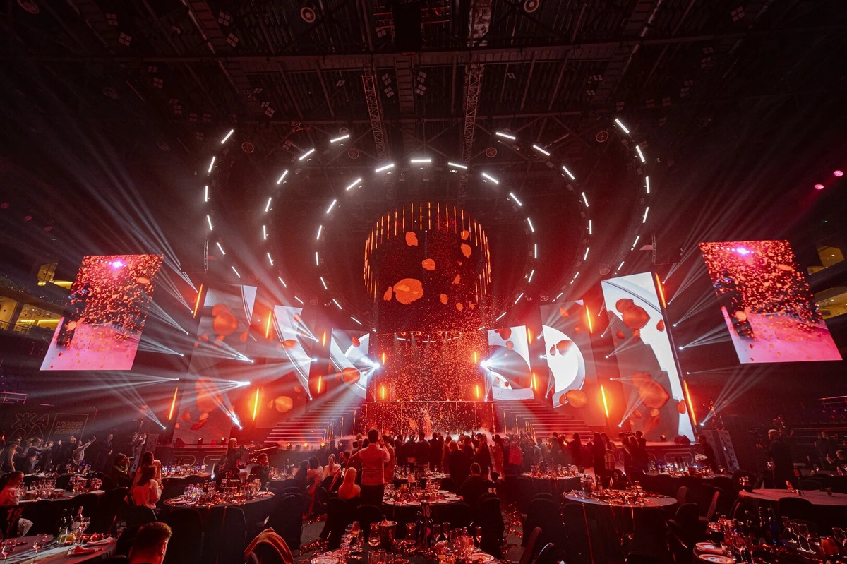 В этом году премия пройдёт на ЦСКА Арене, есть билеты на танцпол, если хочется потанцевать. Фото: Фотоотчет ЖАРА Music Awards 2024 / ЖАРА Music Awards