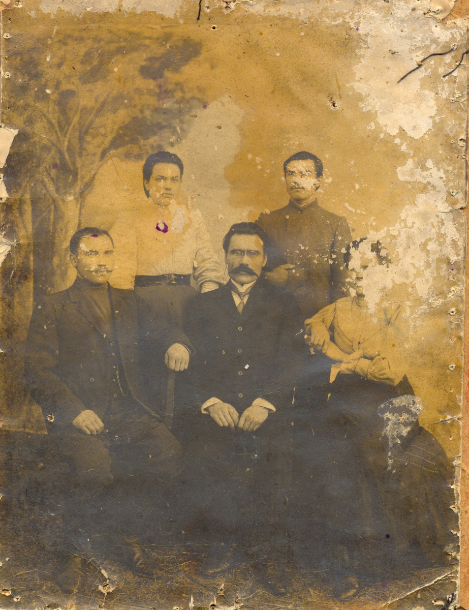 Моя прабабушка Елизавета Георгиевна Печенкина с братьями Павлом, Иваном, Георгием, фото начала 20-го века. 