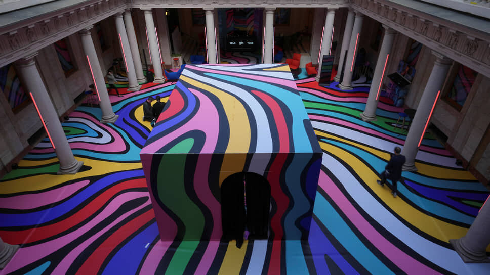 Инсталляция «Гиперпортал» художницы Микелы Пикки, часть выставки Fuorisalone.📷Фото: Antonio Calanni / AP