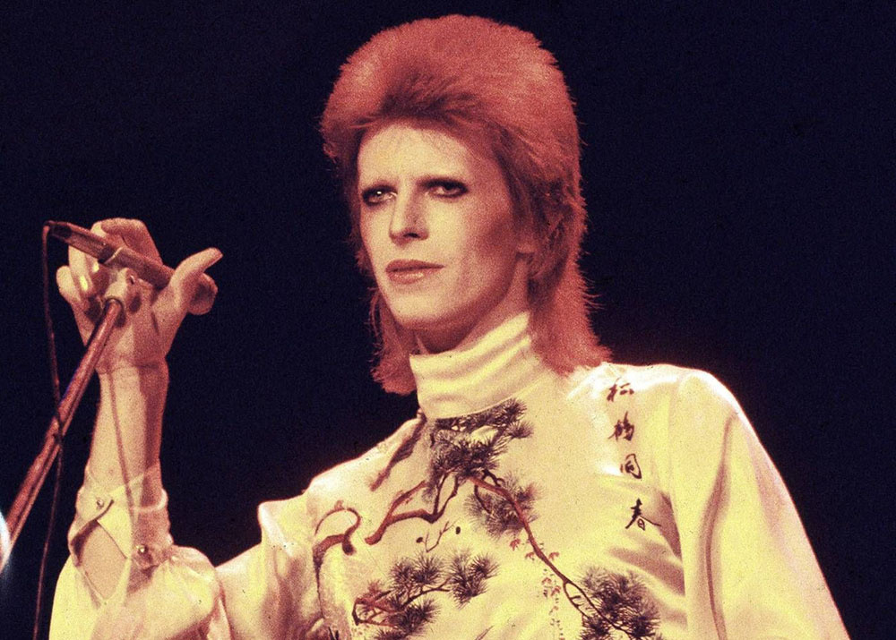  Мужчины-исполнители тоже любят поиграть с андрогинными образами, но об этом как-нибудь в другой раз 