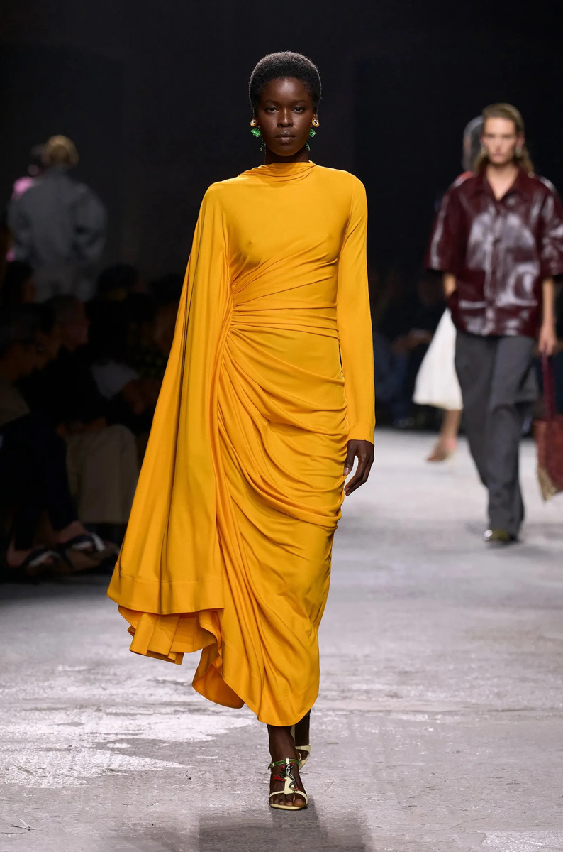 Пример с показа: Bottega Veneta, весна/лето 2025