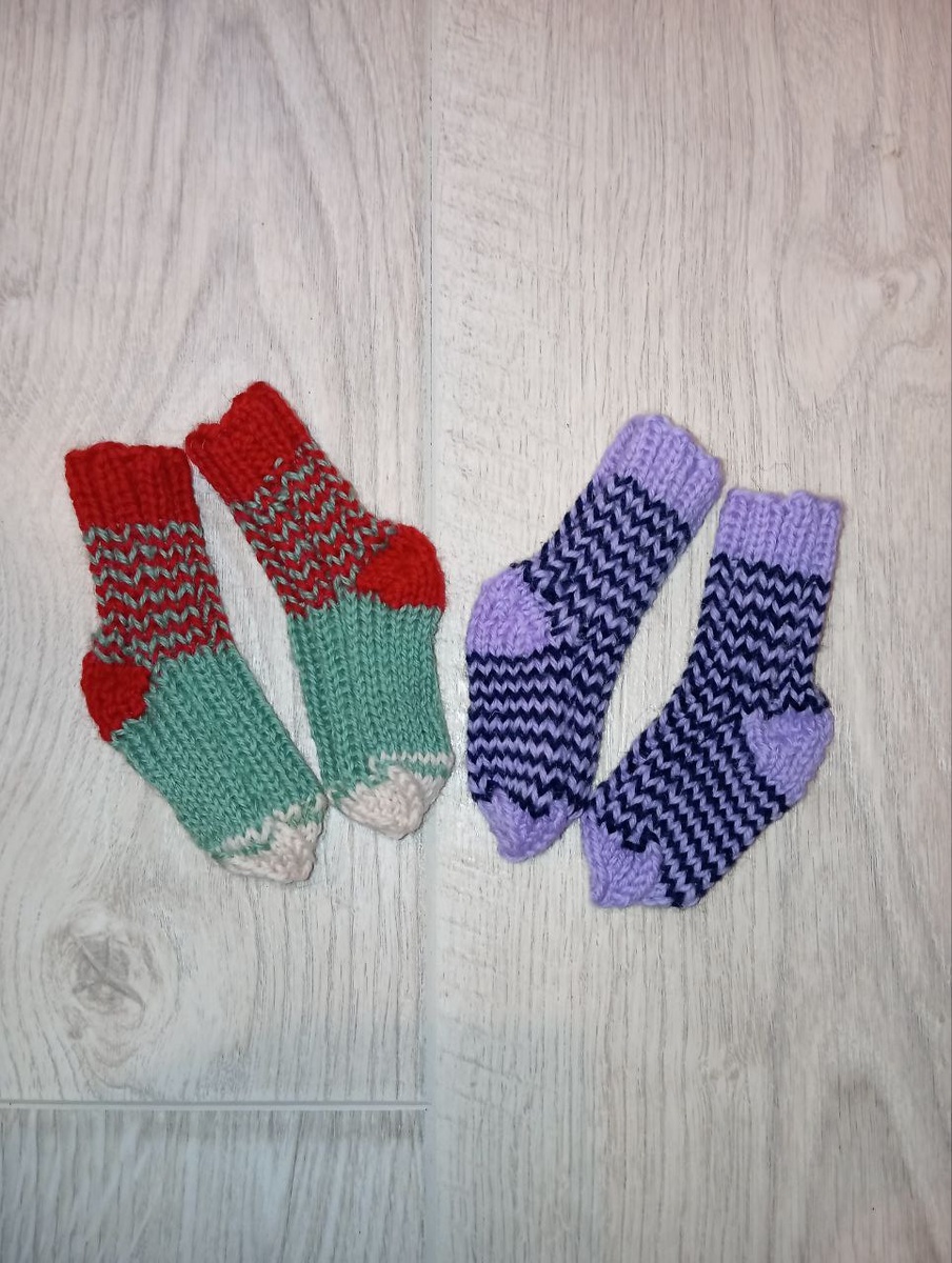 две пары носочков и их вес составляет 33г