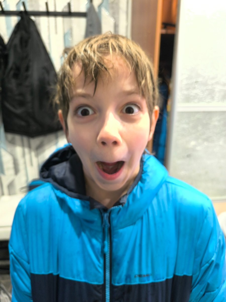 Сказала, что мне нужны фото для статьи про ваше согласие. И тут началось. Первый, нечОткий.