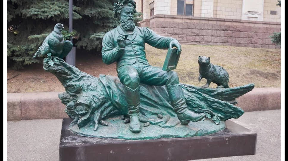 Памятник Ивану Шишкину в Луганске.📷Фото: Василий Переверткин