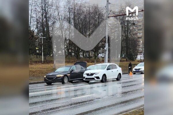 Место ДТП с автомобилем главы Чувашской Республики Олега Николаева в Чебоксарах. Фото © Mash