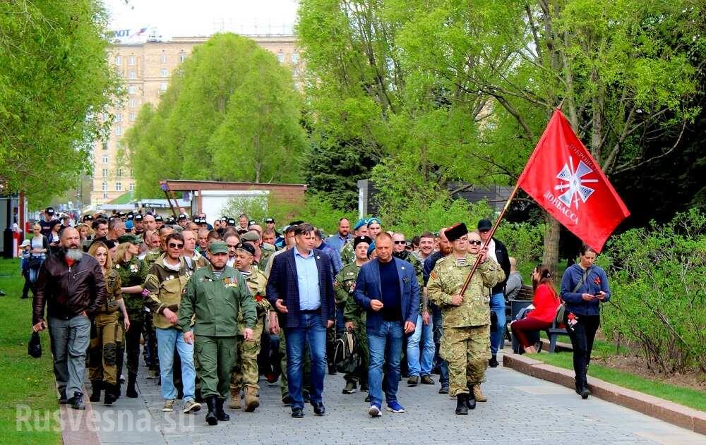 На фото: мероприятие Союза добровольцев Донбасса на Поклонной горе в Москве, мая 2019 года. Наталья Макеева - крайняя фигура справа, под флагом. По итогая мероприятияя вышел репортаж на сайте Федерального агентства новостей (РИА ФАН).