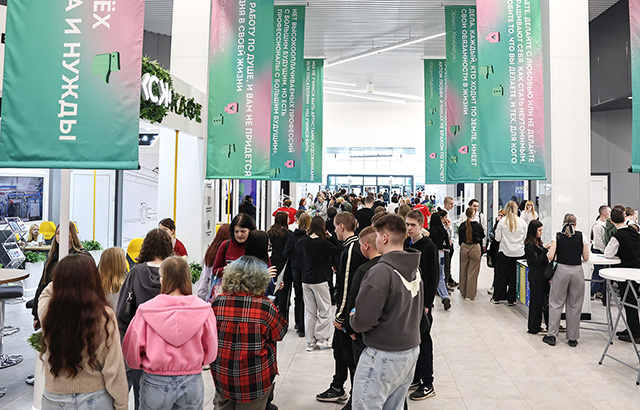 В Твери на форуме молодежь написала письма детям будущего