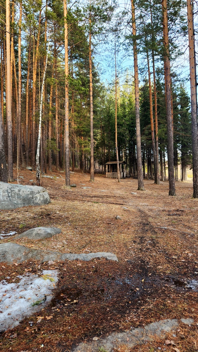 Можно здесь начинать восхождение. но подъем очень крутой.