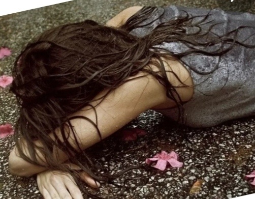 Разбивая душу ,подумай как это может быть больно.