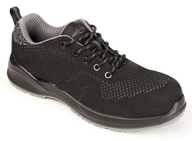 А вот такие летние кроссовки ношу сейчас. Модель служит второй год, из признаков носки - пыль забилась в "дышащую сеточку".
