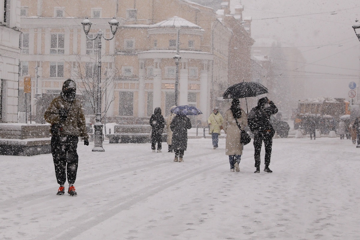    На улицах мело, как в феврале