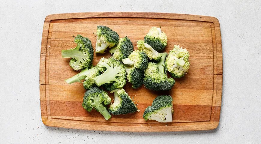   Брокколи со сметаной на сковороде (gastronom.ru)