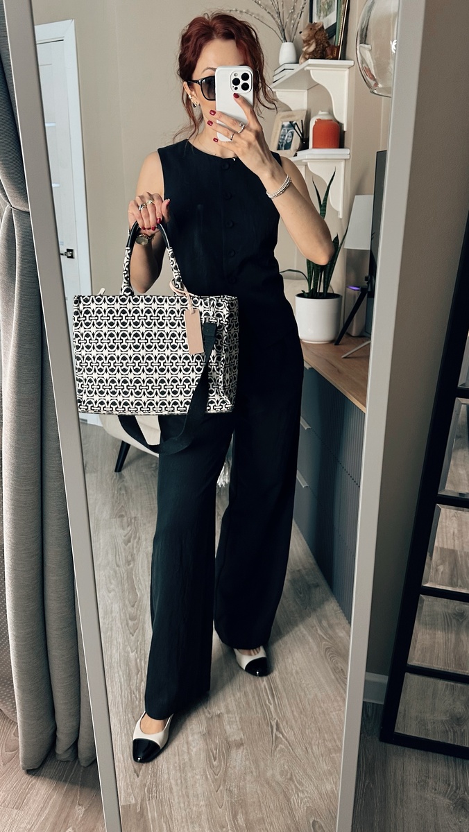 Лодочки с такой формой носочной части безумно комфортные, а маленький каблучок еще и удобен в носке. Если вам кажется, что при вашем росте у вас большой размер ноги, то попробуйте именно эту пару. В 1957 году их как раз придумали с целью визуально сделать ножку меньше и аккуратнее, поэтому даже в 42 размере они сморятся очень мило и нежно. 