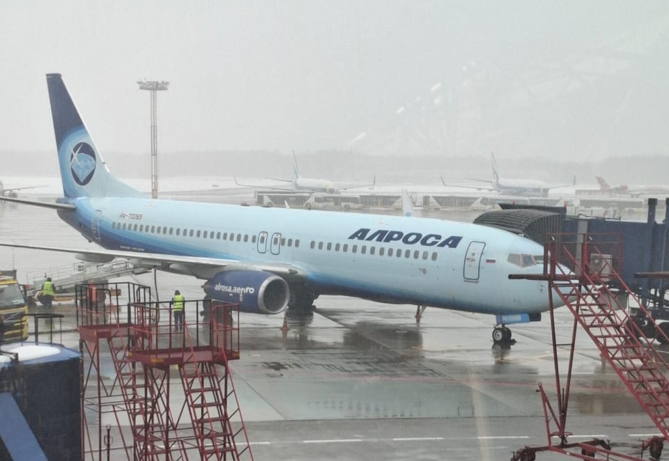 Самолет ждет наших северян. Фото из аэропорта.