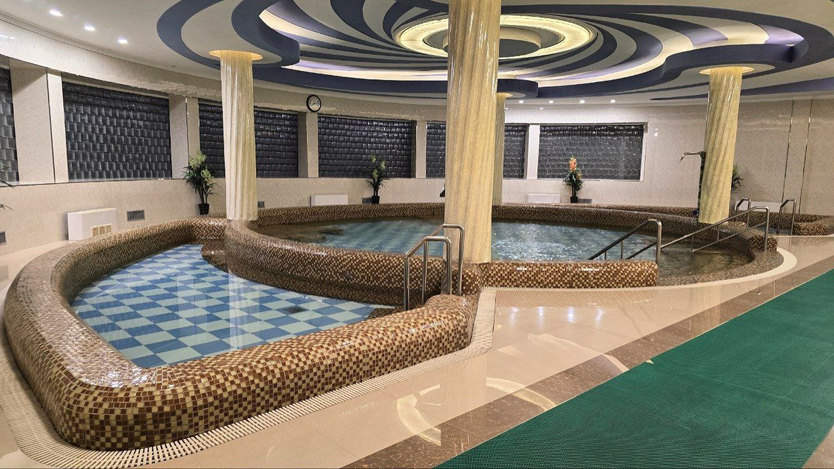 Бассейн при отеле